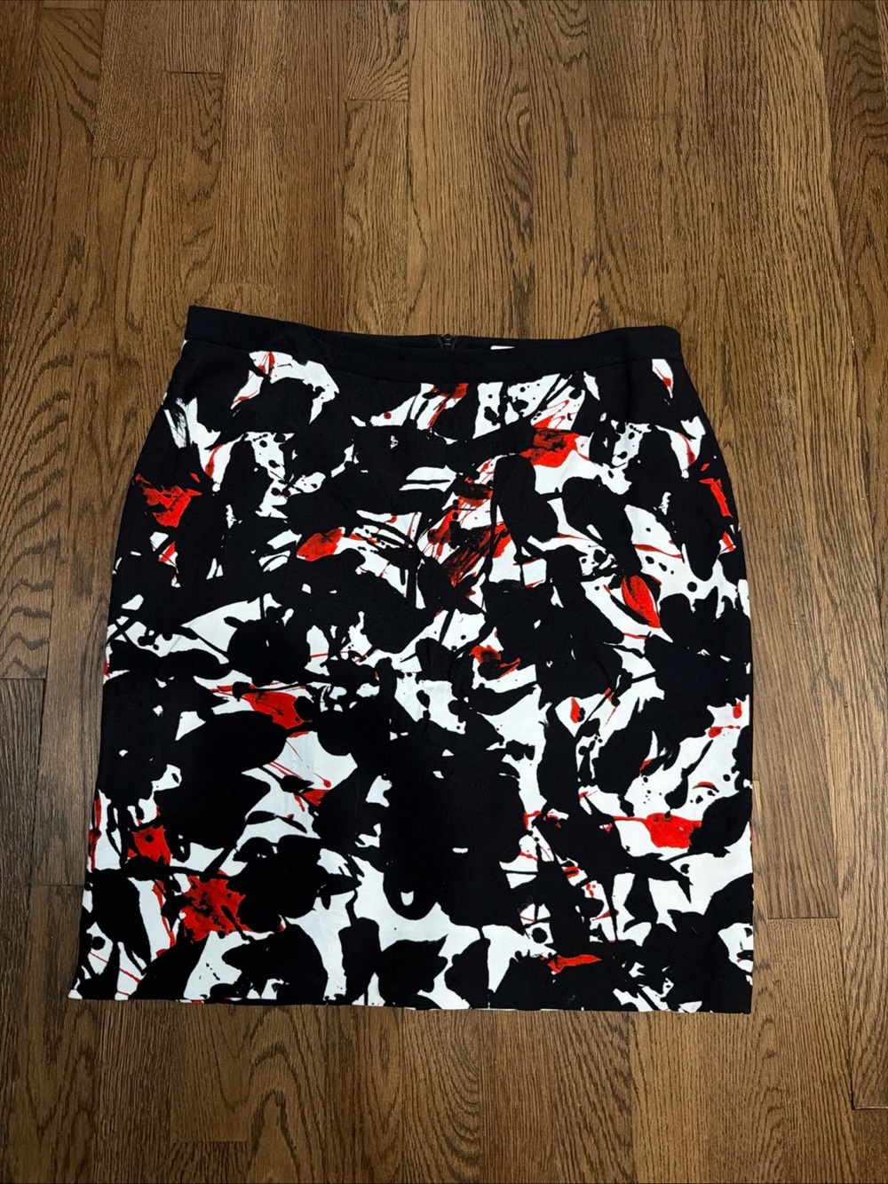 Hugo Boss Black White Red Abstract Print Crepe Lined Skirt - size 12